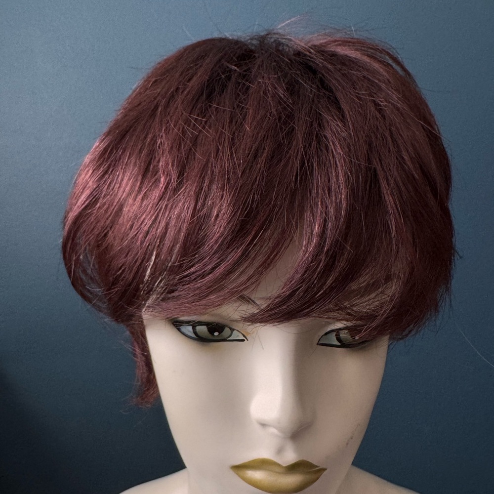 Elegant Burgundy Short Wig ~ Tres Bien 33R Bordeaux
